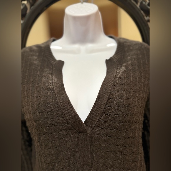Calvin Klein Espresso Eyelet Knit
Tunic V-Neck Sweater - M - Picture 1 of 8